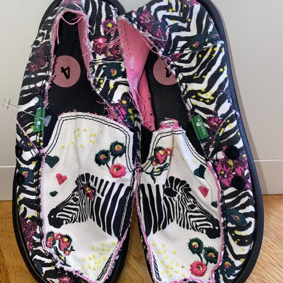 NWT,  Big Girls Size 4, Sanuk, Zebra Slip Ons - Picture 1 of 2